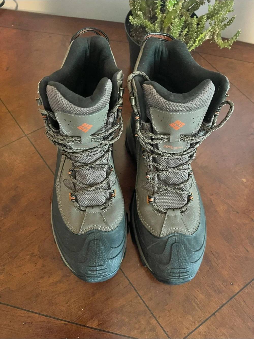 Columbia 200grams Waterproof Men’s Winter Hiking Boots Size 11.5